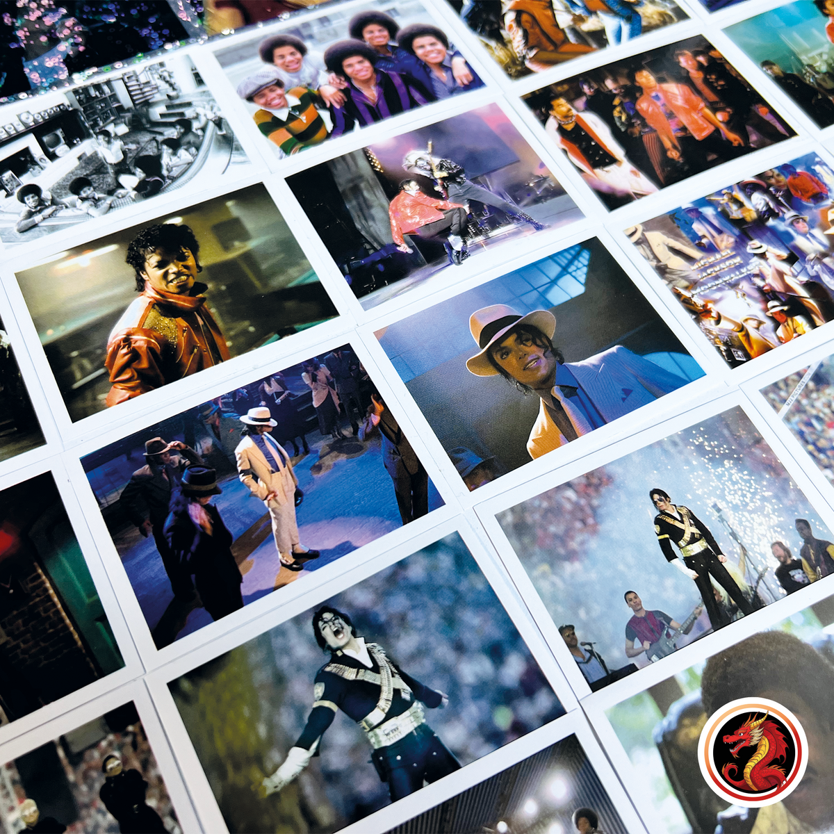 Michael Jackson – The King of Pop | Álbum Pasta Dura + Set Completo