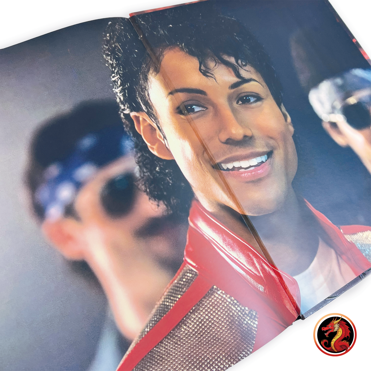 Michael Jackson – The King of Pop | Álbum Pasta Dura + Set Completo